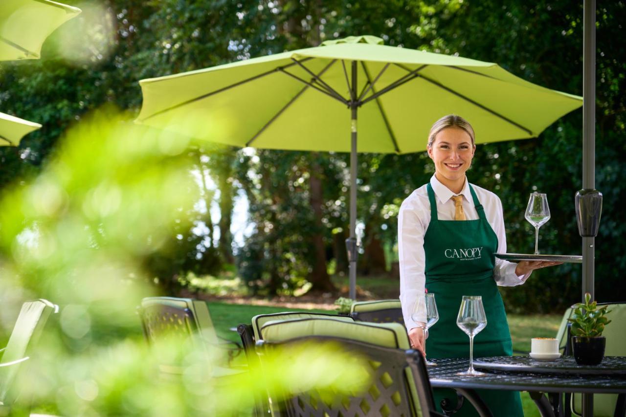 Castlemartyr Resort Hotel Exteriér fotografie A waitress at work