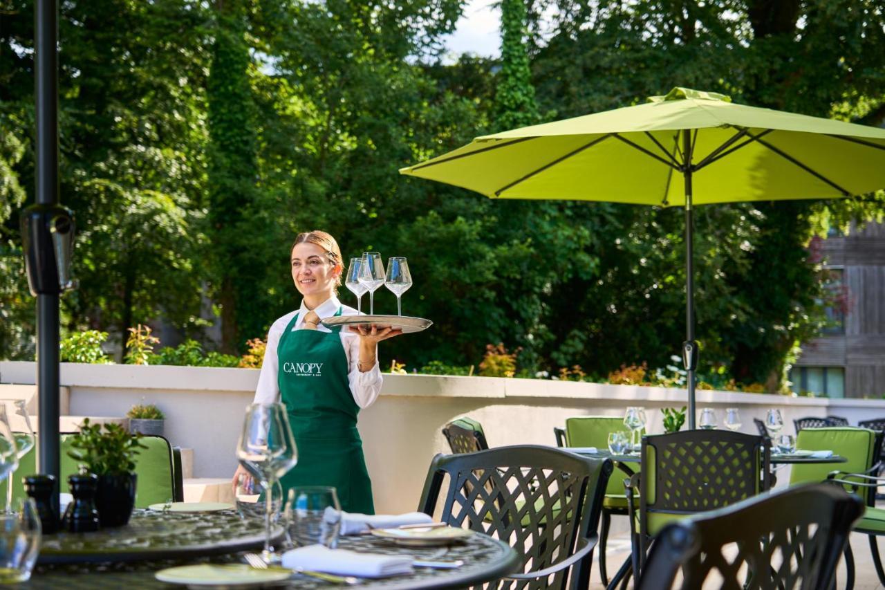 Castlemartyr Resort Hotel Exteriér fotografie A waitress at the hotel
