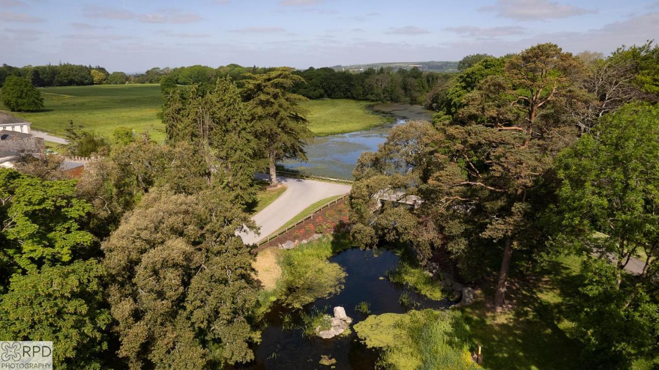 Castlemartyr Resort Hotel Exteriér fotografie The River Wye at the entrance to the estate