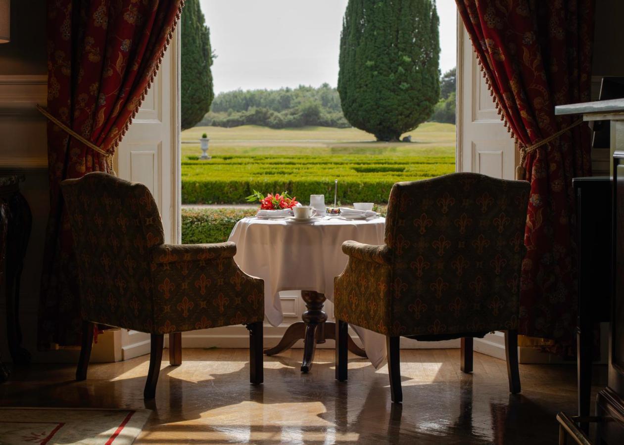 Castlemartyr Resort Hotel Exteriér fotografie The dining room at the hotel