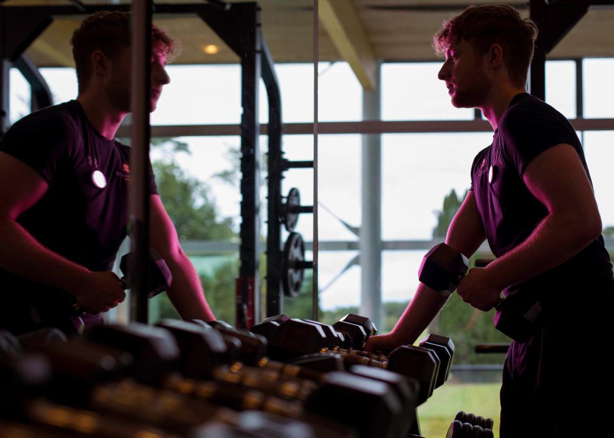 Castlemartyr Resort Hotel Exteriér fotografie Personal trainer with a client