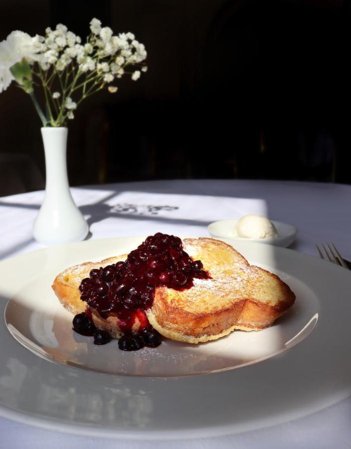 Castlemartyr Resort Hotel Exteriér fotografie French toast with mixed berries