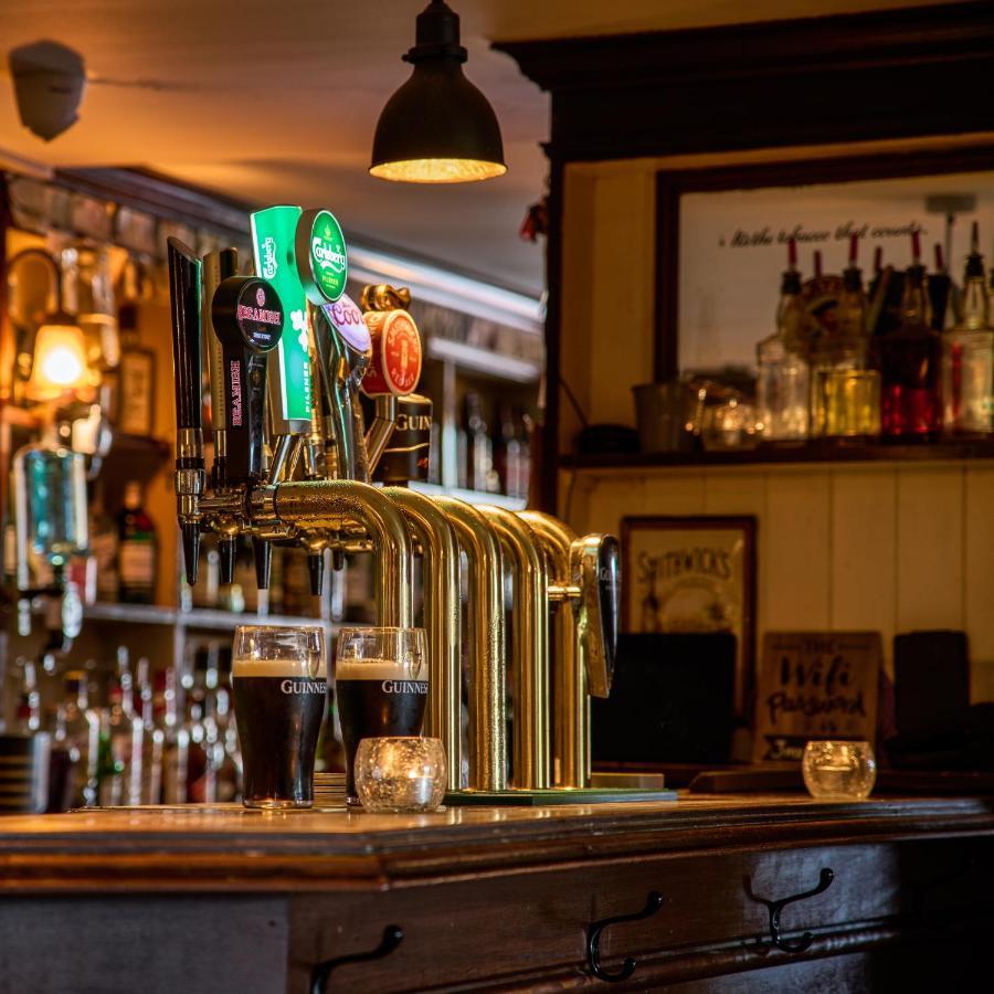 Castlemartyr Resort Hotel Exteriér fotografie Beer taps in a pub