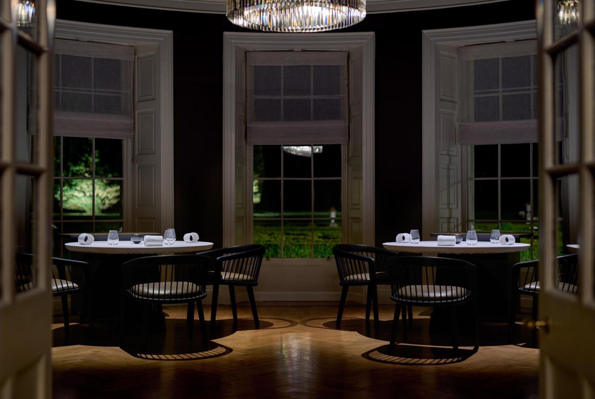 Castlemartyr Resort Hotel Exteriér fotografie The dining room at The Ivy, St John's Wood