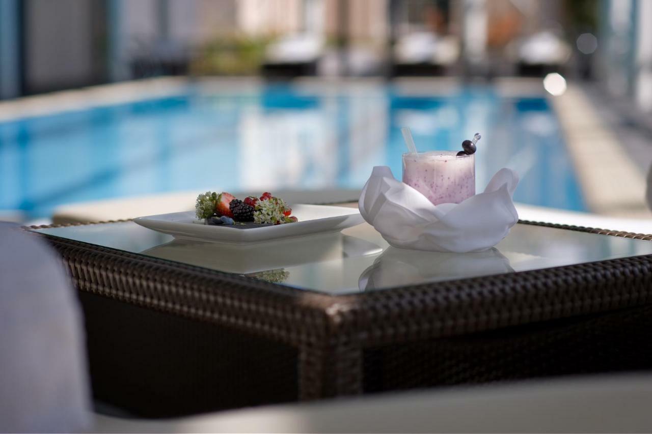 Castlemartyr Resort Hotel Exteriér fotografie The swimming pool at the hotel